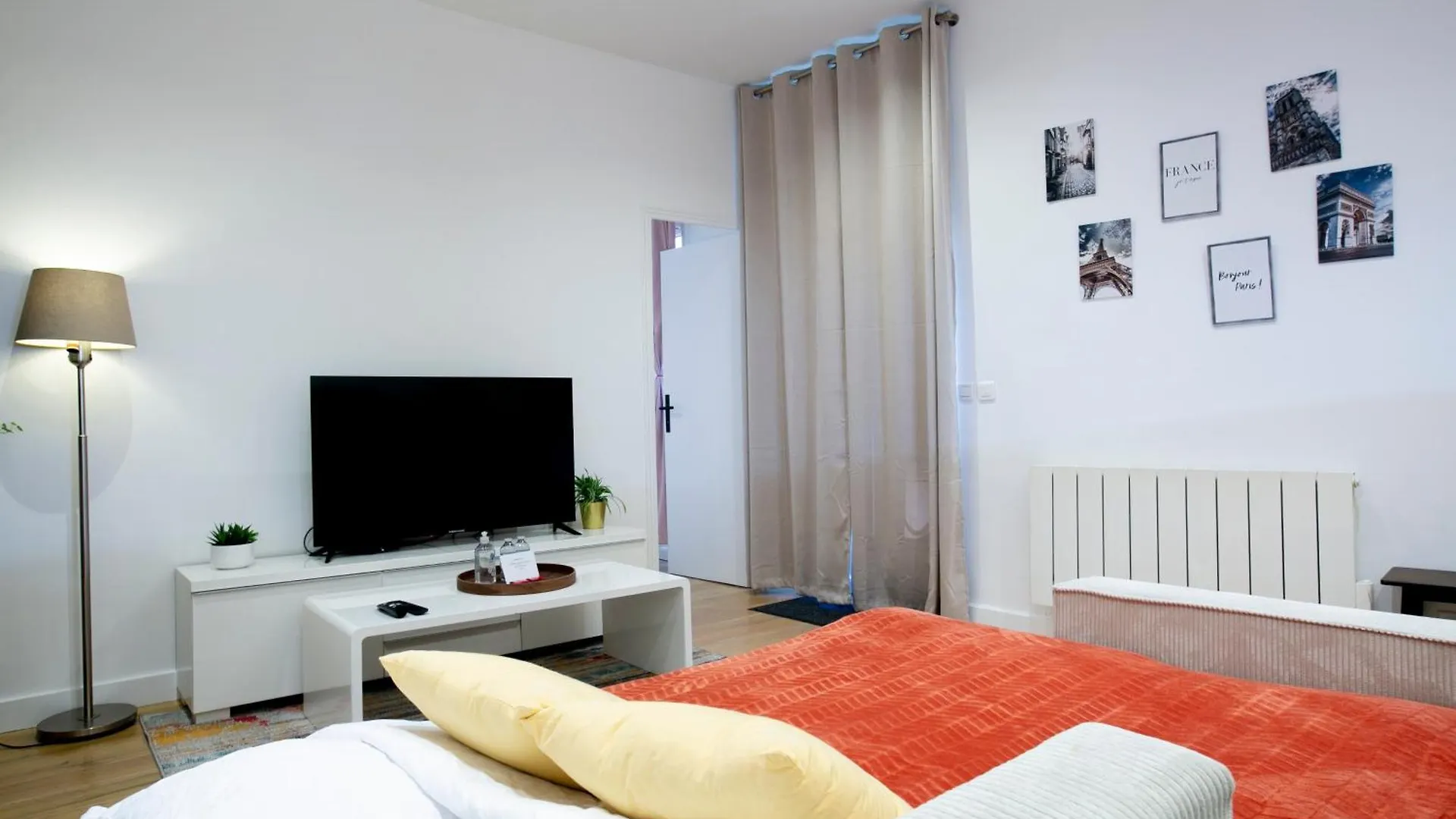 Warm 2 Bedrooms Apartement - C38 パリ アパート