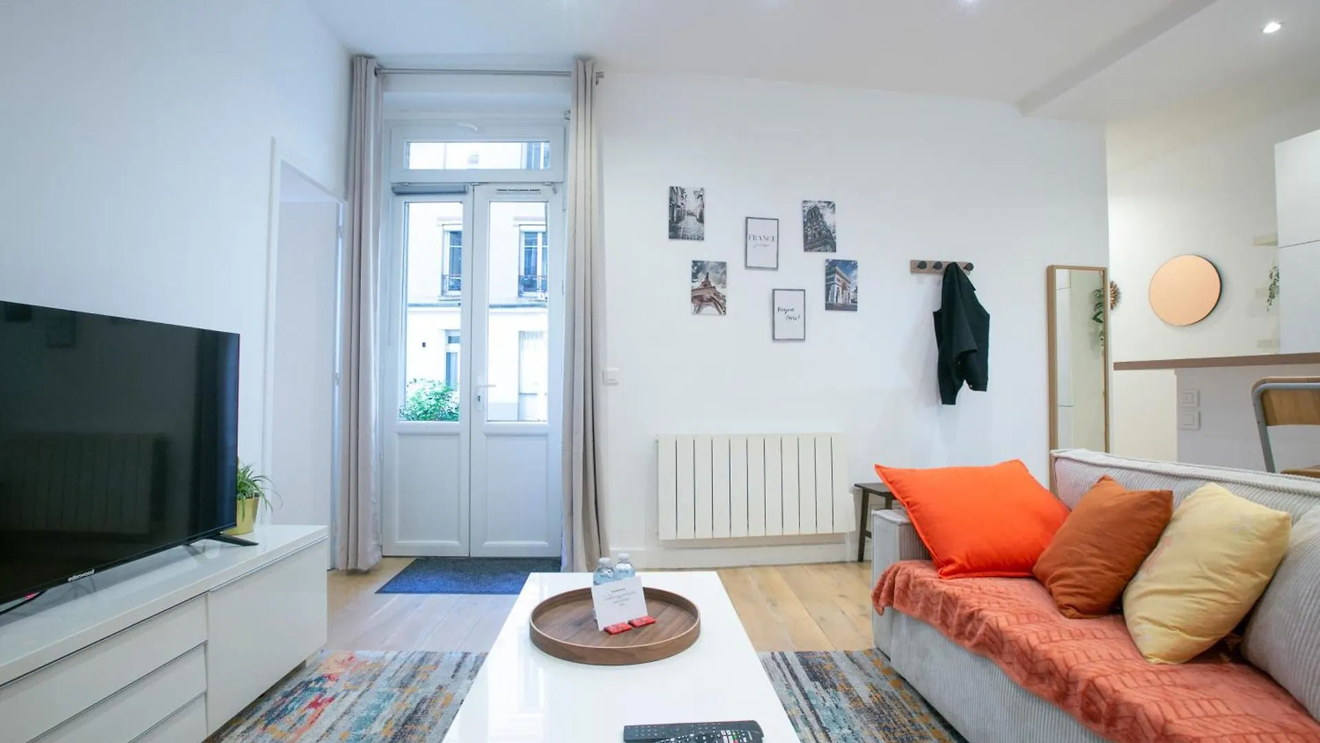 アパート Warm 2 Bedrooms Apartement - C38 パリ